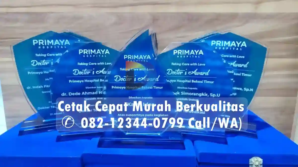 plakat akrilik grafir custom untuk penghargaan